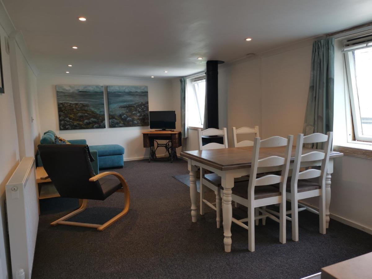 Relax In A 1 Bedroom Near A Country Pub Apartment