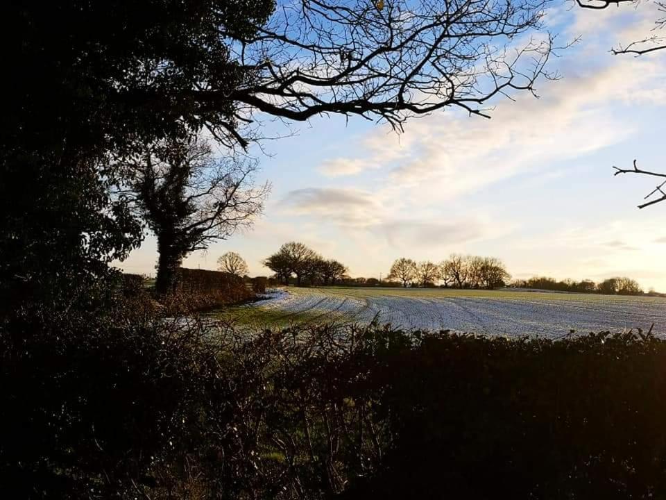 Relax In A 1 Bedroom Near A Country Pub Apartment *