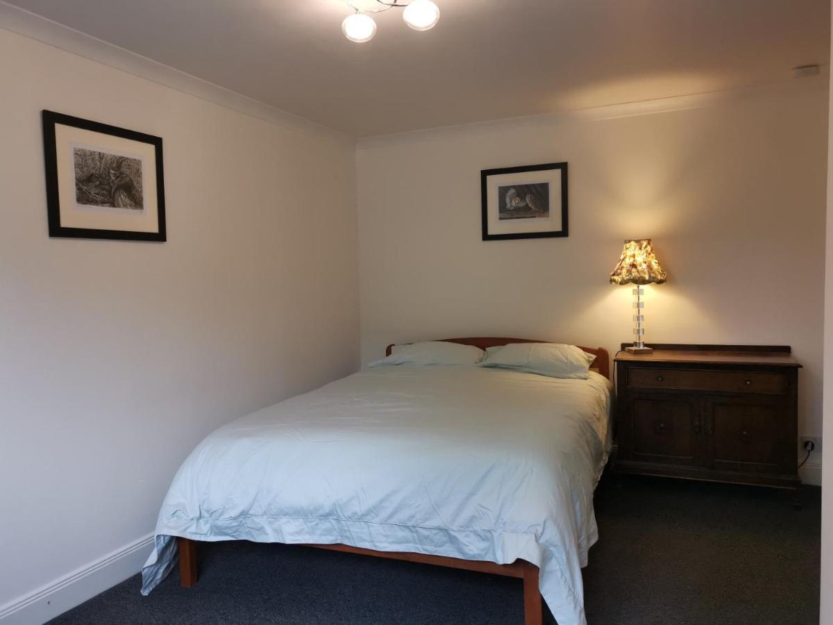 Relax In A 1 Bedroom Near A Country Pub *